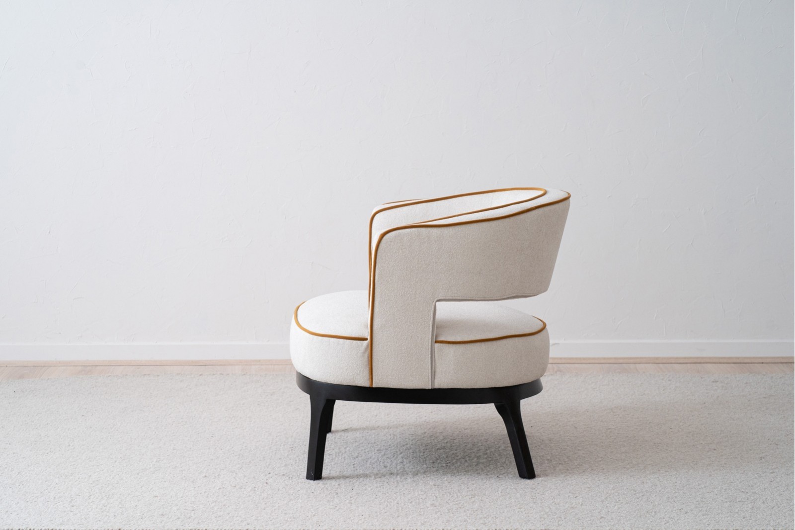 butaca-tapizada-arena-y-mostaza-fresno-n (2)