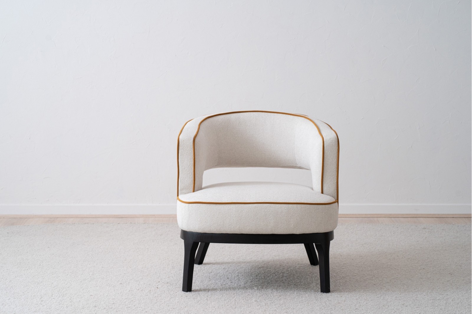 butaca-tapizada-arena-y-mostaza-fresno-n (4)