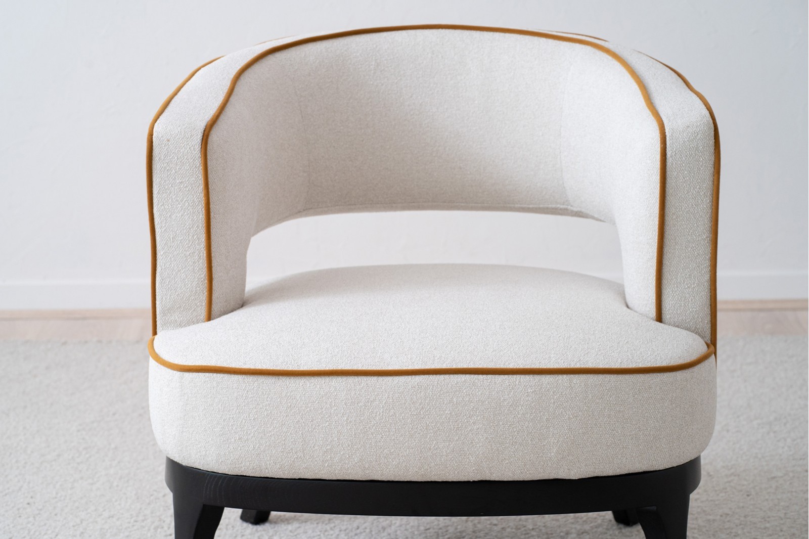 butaca-tapizada-arena-y-mostaza-fresno-n (5)