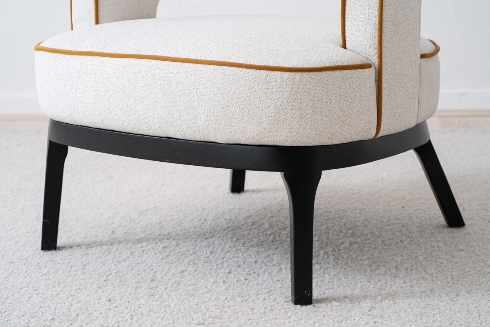 butaca-tapizada-arena-y-mostaza-fresno-n (8)